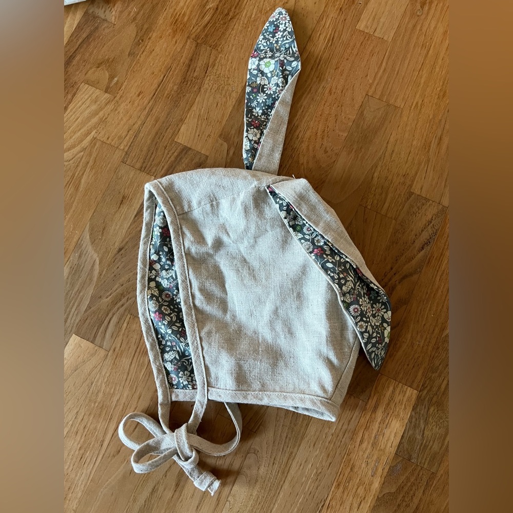 Adorable reversible linen bonnet